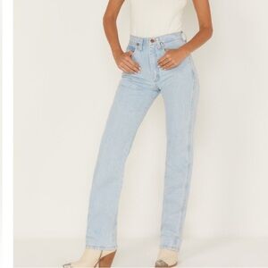NWT Wrangler Women’s Cowboy Cut Light Wash Jeans. Size 5 X 34